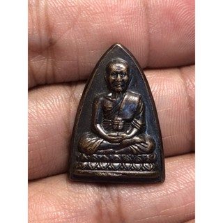 เหรียญหลวงปู่ทวด วัดช้างไห้ เหยียบน้ำทะเลจืด หลังหนังสือ มีโค๊ดเลขไทย ๕๓ สวยคมชัด น่าเก็บสะสมบูชามาก