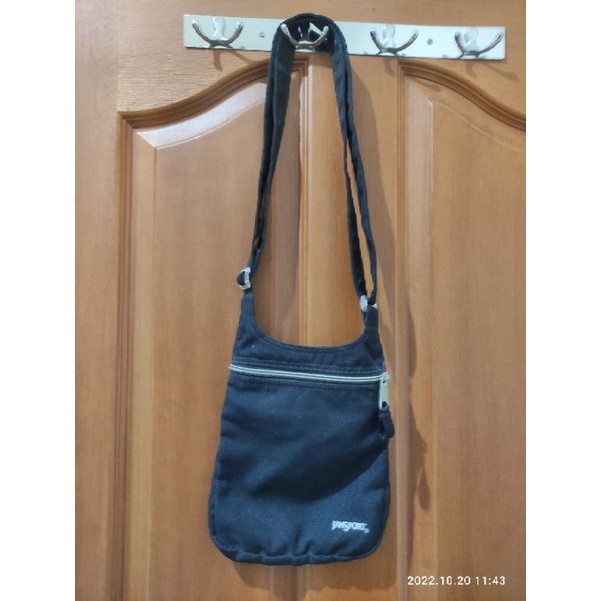 Original Jansport USA กระเป๋าสะพายข้างนําเข้า