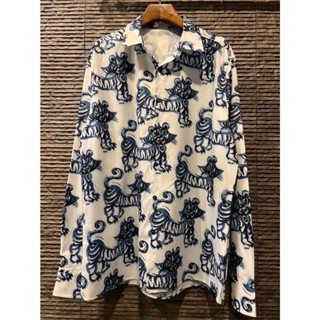 CHRISTIAN DIOR AND KENNY SCHARF LONG SLEEVE SHIRT WHITE AND BLUE SILK TWILL เสื้อเชิ้ตคอปกแขนยาว ดิออร์ เคนนี ชาร์ฟ เสือ