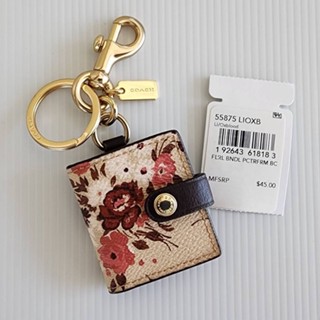 🎀 พวงกุญแจ ใส่รูป สีน้ำตาลครีมลายดอกส้ม Picture Frame Bag Charm With Floral Bundle Print 55875 Oxblood/Light Gold