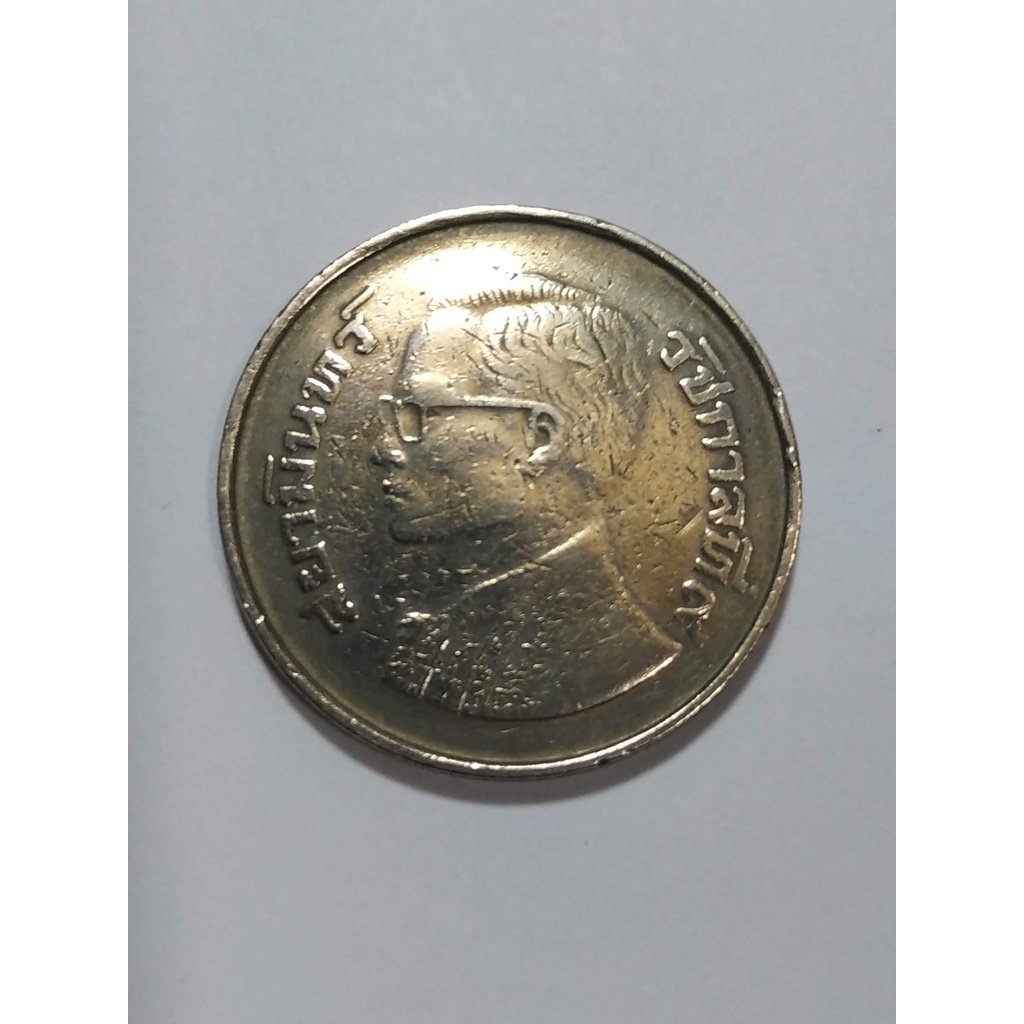 เหรียญครุฑเฉียง 5 บาท ปี 2520 2522 ผ่านใช้สภาพสวยเงางาม