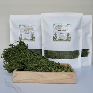 ใบแครอทอบแห้ง ปลอดสารพิษ - Carrot Greens by Merryn Exotic (150G)
