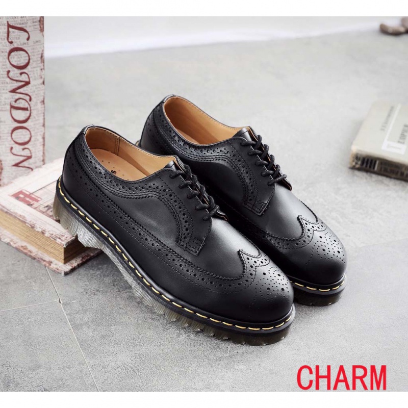 【คุณภาพสูง 100%】dr.martens 3989 รองเท้าแกะสลัก สไตล์อังกฤษย้อนยุค 5 รู ระบายอากาศ สําหรับผู้ชาย และผู้หญิง UC8G