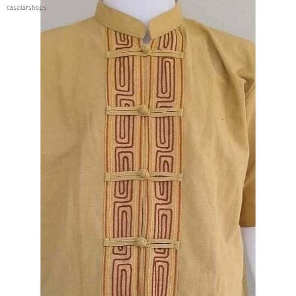 จัดส่งจากกรุงเทพฯ ส่งตรงจุดเสื้อม่อฮ่อมชาย เสื้อพื้นเมืองชาย คอจีนแต่งลายเชือก กระดุมผ้า สีเหลืองกากี