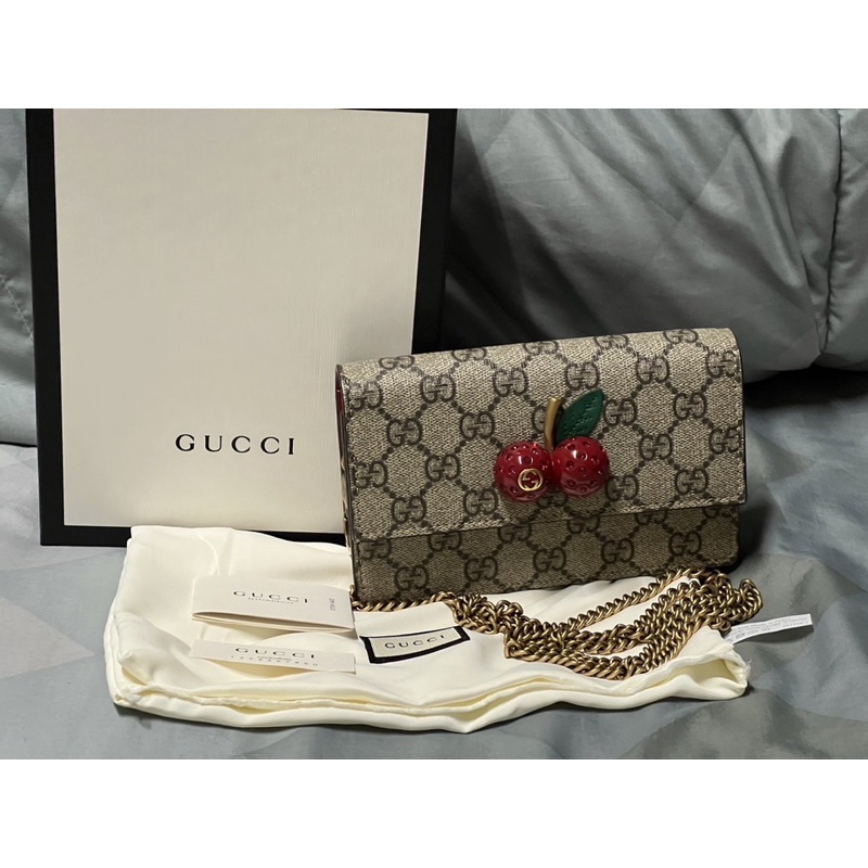 Used very like new gucci cherry(ของแท้)