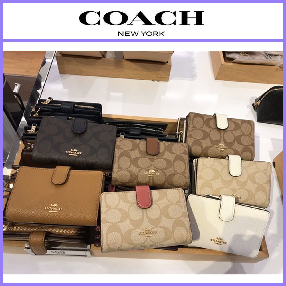 กระเป๋าสตางค์ COACH MEDIUM CORNER ZIP WALLET