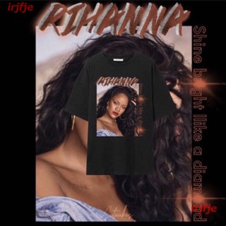 irjfje Rihanna สไตล์ตะวันตก เสื้อยืด ผู้หญิง ผู้ชาย สไตล์เกาหลีRihanna เสื้อยืดโอเวอร์ไซส์ ดพิมพ์ลาย เสื้อยืดผ้าฝ้าย คอก