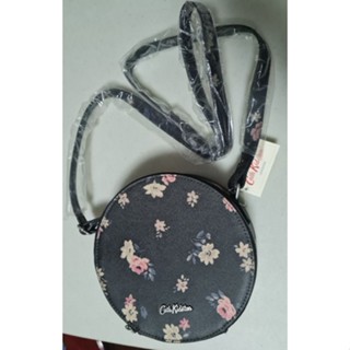 ขายขาดทุน ของใหม่กระเป๋าสะพายทรงกลม cath kidston ของแท้