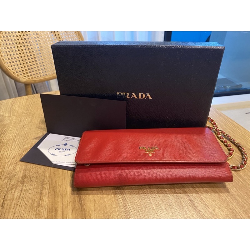 Prada Saffiano wallet on chain ♥️