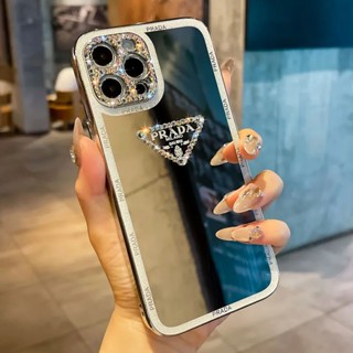 เคสโทรศัพท์มือถือ ป้องกันกระแทก ประดับเพชร ลาย Prada สําหรับ iPhone 14 12 11 13 Pro Max Plus XS XR X