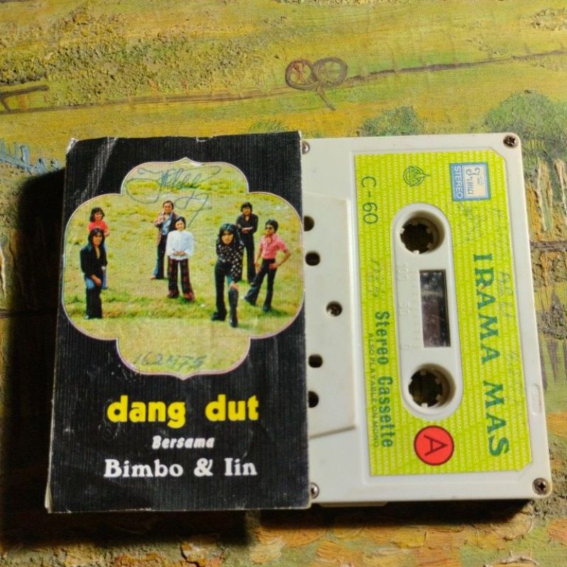 เทปคาสเซ็ท Dangdut พร้อม bimbo และ iin