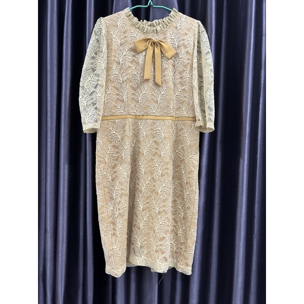 เดรสออกงาน งานป้าย APPS Shop ลูกไม้แน่นๆสีทอง