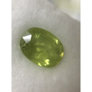 SPHENE พลอยสฟีนแท้  2.1 กะรัต สีเขียวตองอ่อนสวย น่ารักหายากค่ะ