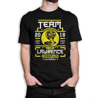 [COD]เสื้อยืด ลาย Cobra Kai Team Lawrence The Karate Kid สําหรับผู้ชาย (hm-249)S-5XL