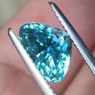 พลอยเพทาย(Blue Zircon) นน3.99กะรัต