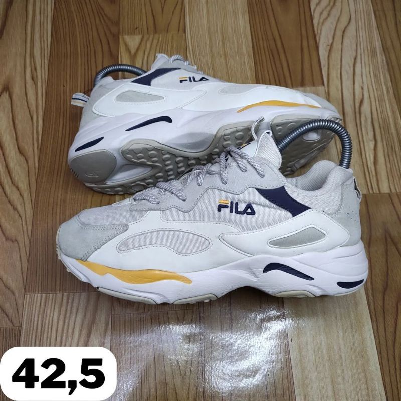 รองเท้าผ้าใบ Fila Ray Tracer 42.5