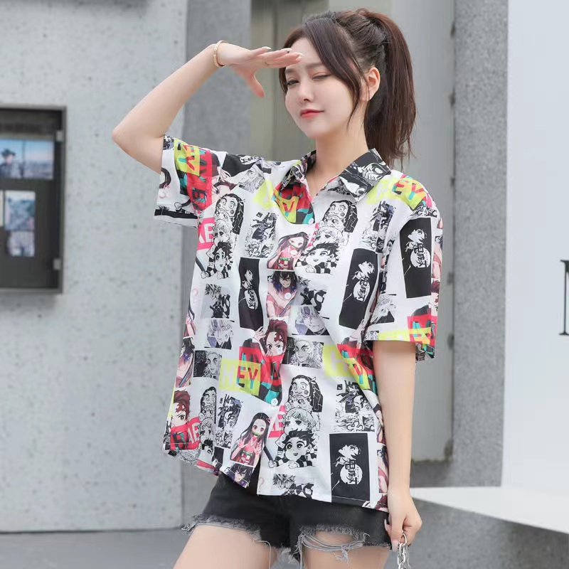 ใหม่ เสื้อยืดลําลอง แขนสั้น ผ้าชีฟอง คอปก พิมพ์ลายการ์ตูนอนิเมะ ทรงหลวม สไตล์เกาหลี ญี่ปุ่น แฟชั่นสําหรับผู้ชาย และผู้หญิง