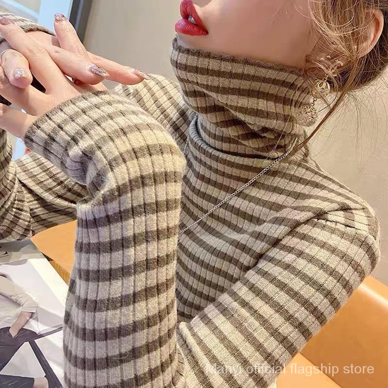 Rophie เสื้อยืดลายทางเสื้อตัวในคอเต่าถักผู้หญิงฤดูใบไม้ร่วงและฤดูหนาว2022ลายทางสไตล์ตะวันตกแบบใหม่ เข้ารูปแขนยาว SC8562