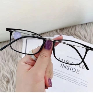 【พร้อมส่ง】 แว่นตาอ่านหนังสือ ทรงสี่เหลี่ยม ขาบาง ป้องกันแสงสีฟ้า น้ําหนักเบา สไตล์เรโทร แฟชั่นสําหรับผู้สูงอายุ 1.00 ถึง 4.00