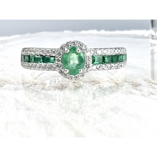 แหวนมรกตธรรมชาติ 4x5มม ประดับ green zircon หรูหราตัวเรือน เงินแท้ 925 สเตอร์ลิง