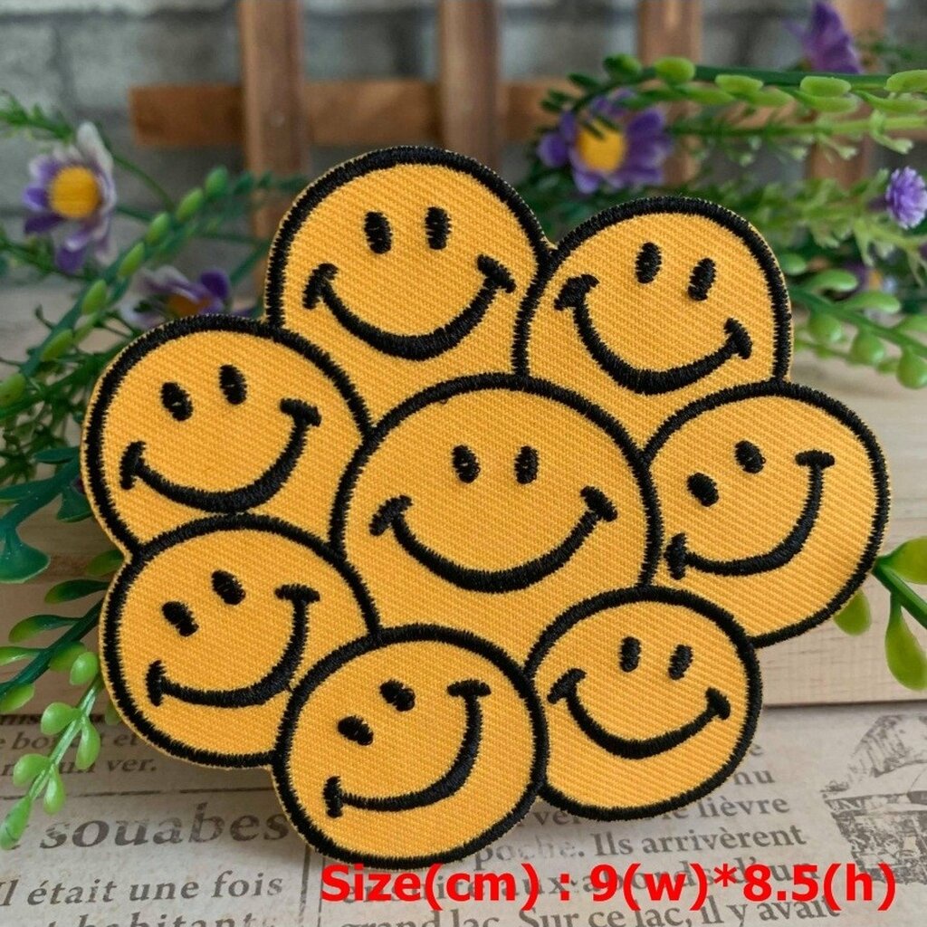 การ์ตูนหน้ายิ้ม ตัวรีดติดเสื้อ อาร์มรีด อาร์มปัก ตกแต่งเสื้อผ้า หมวก กระเป๋า แจ๊คเก็ตยีนส์ Cute Embroidered Iron on P...