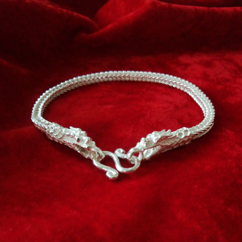 สร้อยข้อมือเงินแท้ ลายสี่เสา3มิลหัวมังกร (ขนาด2​บาท)​ เพิ่มความยาวอีกครึ่งนิ้วจากที่วัดได้นะคะ