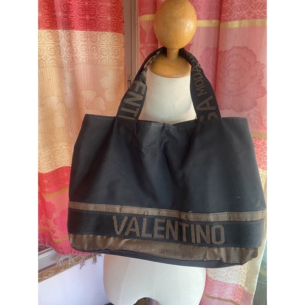 กระเป๋าถือ valentino มือสอง