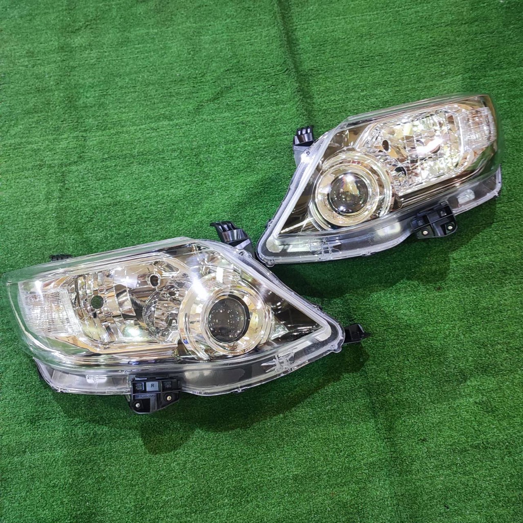 ไฟหน้า Fortuner 2012 2013 2014 โฉม champ รุ่นโคมธรรมดา ไม่ Xenon ลายเดิมๆ ขายแยกข้าง TY