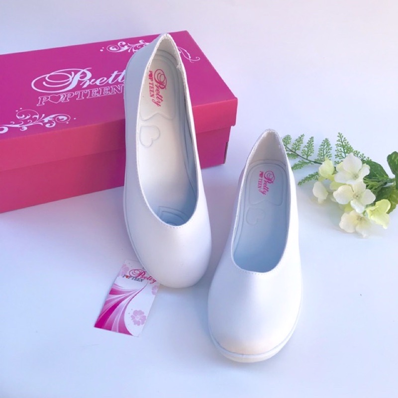 Popteen รองเท้าคัชชู สีขาว รองเท้าพยาบาล มีส้นนิดๆ มั่นคงแข็งแรง หนังเทียมทำความสะอาดง่าย
