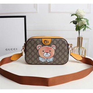 ใหม่กระเป๋าสะพายข้าง Gucci สำหรับผู้หญิง 574886 กระเป๋ากล้องตุ๊กตาหมี