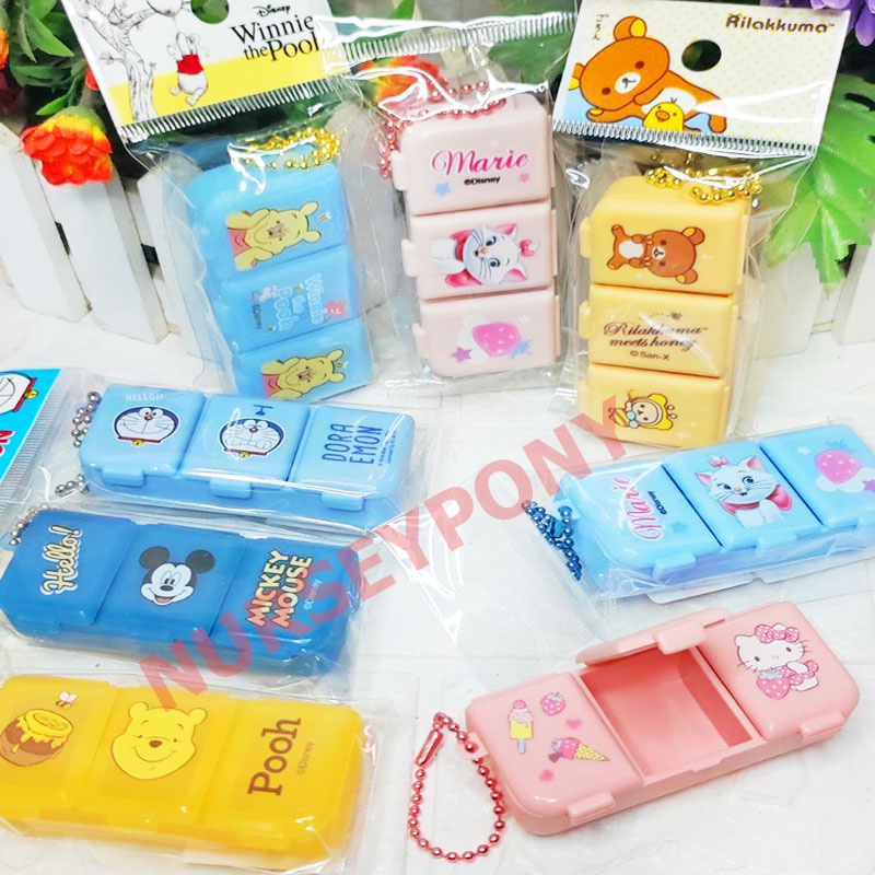 กล่องใส่ยามีช่องแบ่ง3ช่อง ลิขสิทธิ์แท้ มีสร้อยห้อย พลาสติกเนื้อดี น่ารักๆ ถูกสุด