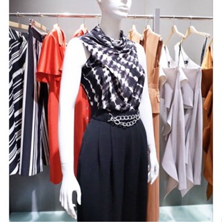 เสื้อคอถ่วงผ้ามัดย้อมขาวดำ ของ Modu