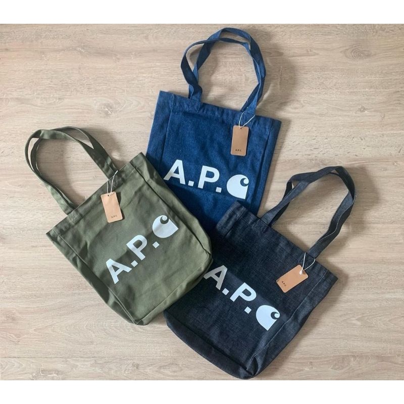 กระเป๋าผ้า A.P.C × Carhartt Canvas/Denim Tote Bag.