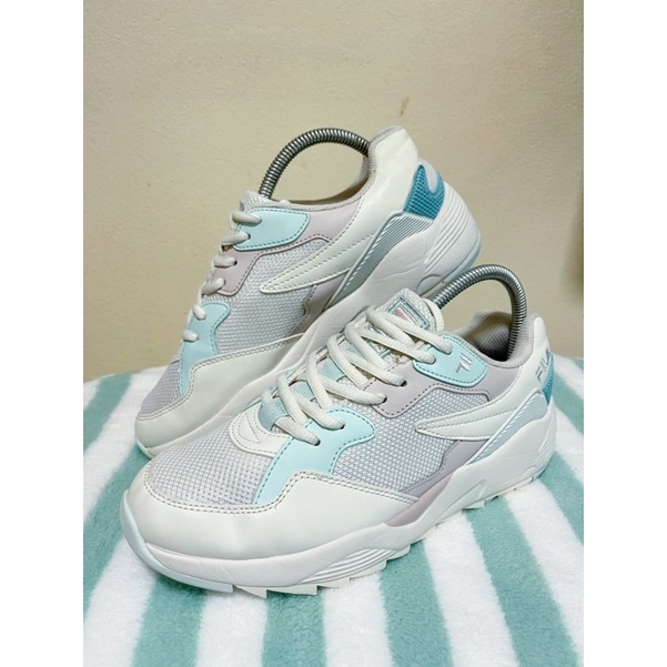 FILA รองเท้าผ้าใบมือสอง