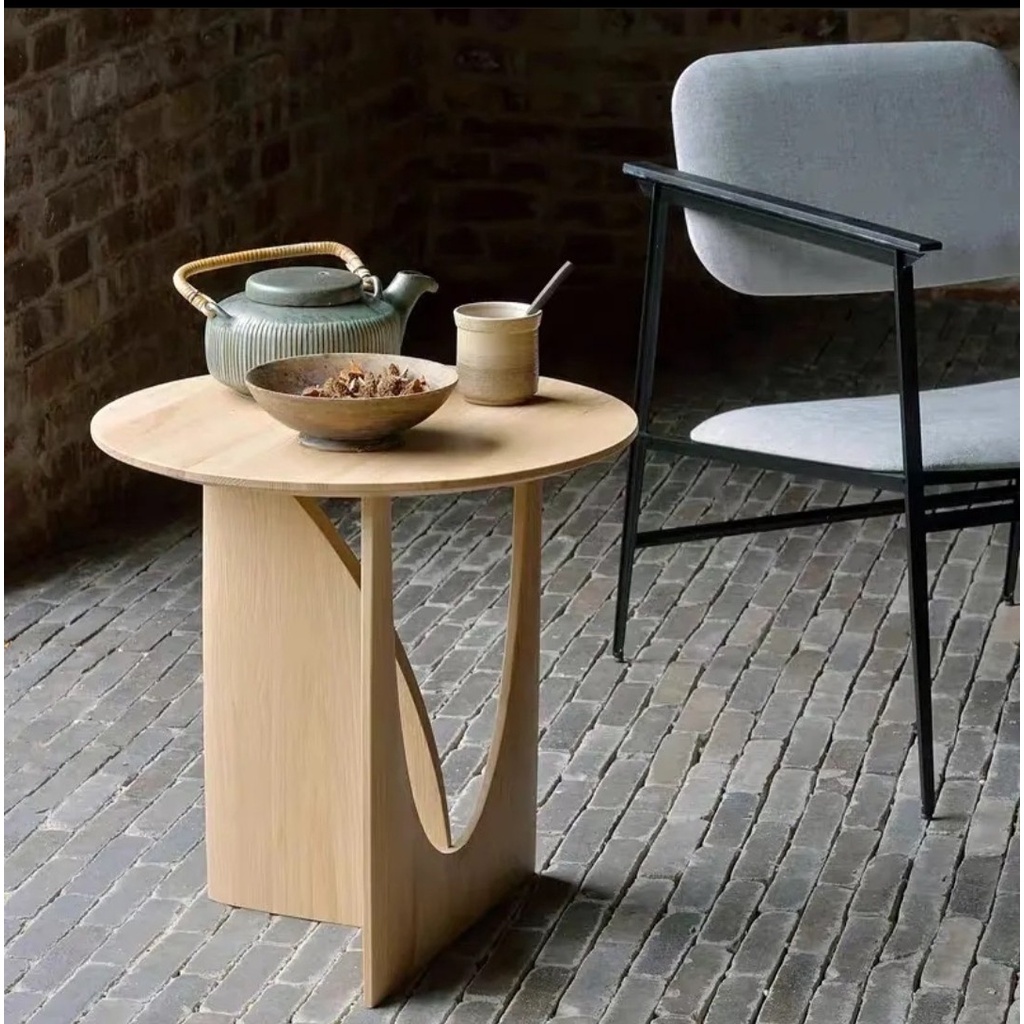 โต๊ะเนื้อไม้ Wayward wood side table