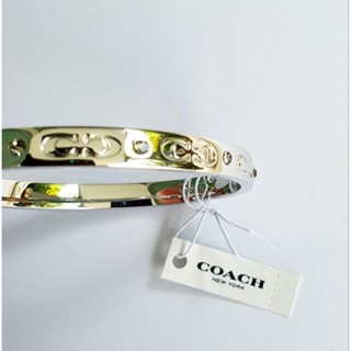 กำไลข้อมือ Coach แท้ จาก อเมริกา Kissing C  Hinged Bangle Silver