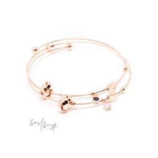 Fyne Fories Bond Bangle ♡ กำไลสีโรสโกลด์ห้อย love knot และหัวใจ ♡ fynefories