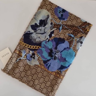 (ผ่อน0%) ผ้าพันคอ New Gucci Flower Scarf ลายgg  สีน้ำตาล ลายดอกไม้สีน้ำเงิน