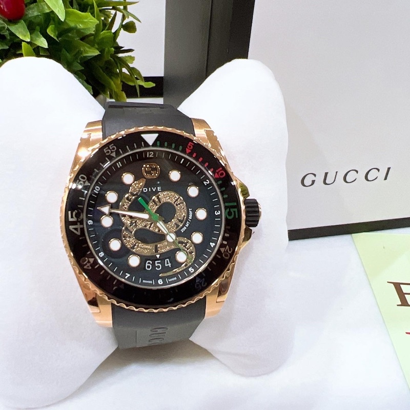 Gucci Dive นาฬิกา Gucciแท้ New Gucci watch 44-45 mm.  สีทองตัดดก