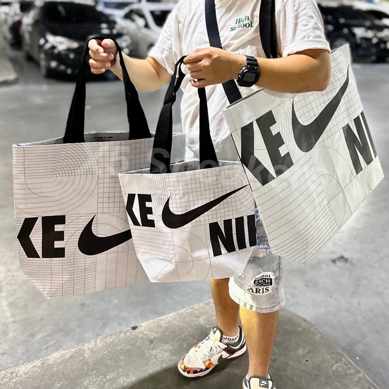 ของแท้ 100% Nike Reusable Shopping Bag จาก Shop