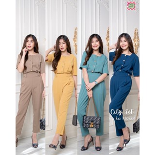 (ใส่โค้ด 𝗪𝗗𝗫𝗠𝗝𝗕 ลด100) City Set  ชุด 2 ชิ้น(เสื้อ+กางเกง) ผ้านุ่มพริ้ว กระดุมหน้า ดีไซน์เท่ห์ กางเกงซิปข้าง เอวสูง