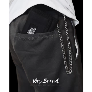กระเป๋าสตางค์ 3 พับ สีดำ พร้อมกับโซ่ไว้คล้องกับกางเกงตัวโปรด WRS ORIGINAL LOGO TRIFOLD CHAIN WALLET