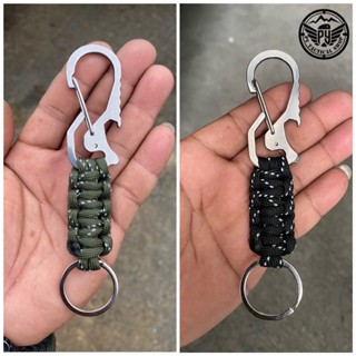 พวงกุญแจถักเชือกparacord ตะขอสแตนเลส เปิดขวดได้ ความยาวประมาณ13cm.