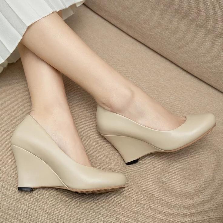 ➫ Glossy Dove CK39 รองเท้าส้นเตารีดธรรมดา