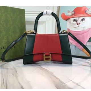 ที่จะส่งกระเป๋านาฬิกาทรายผู้หญิง Gucci ใหม่ 681697 กระเป๋าสะพายไหล่จับคู่สีแดงและสีเขียว