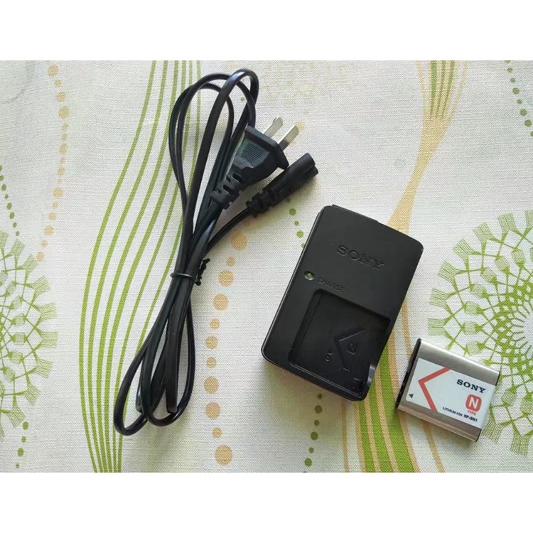 Sony DSC-W690 W320 W330 W510 W520 แบตเตอรี่กล้อง + เครื่องชาร์จ + สายเคเบิลข้อมูล NP-BN1