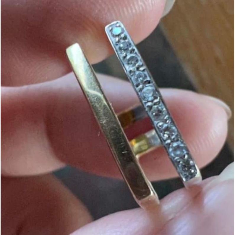 แหวนทองคำแท้ 18K ประดับเพชรแท้ขนาด 0.5 ตังค์ 8 เม็ด รวม 4 ตังค์
น้ำหนัก 4.5 กรัม ไซส์ 50


ราคา 10,500.-