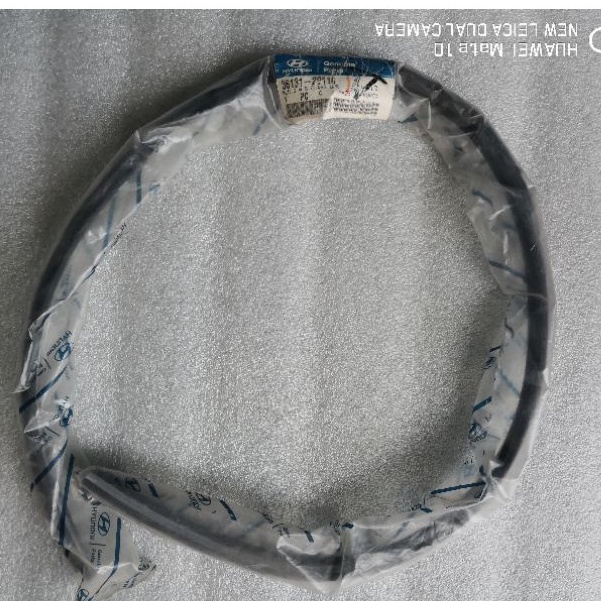 HYUNDAI COUPE 2001 FRONT WINDSHIELD GLASS MOULDING 86131-29000 ใหม่)