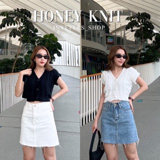 honey knit | เสื้อไหมพรมแขนล้ำ คอวีแต่งกระดุมหน้า สไตล์เกาหลี