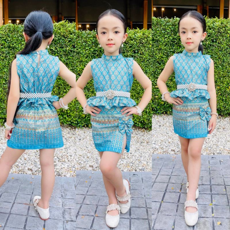 ชุดไทยเด็ก ชุดไทเด็กผู้หญิง ชุดไทยเด็กสีฟ้า ชุดไทยประยุกต์ เสื้อแขนคอจีน+กระโปรงผ่าหน้าผ้าไทยพิมพ์ทอง ด้านหลังติดกระดุม